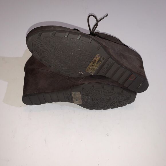 Clarks Boots Womens Size 5.5 Brown Suede Wedge Ankle Lace Up Booties - Picture 9 of 9